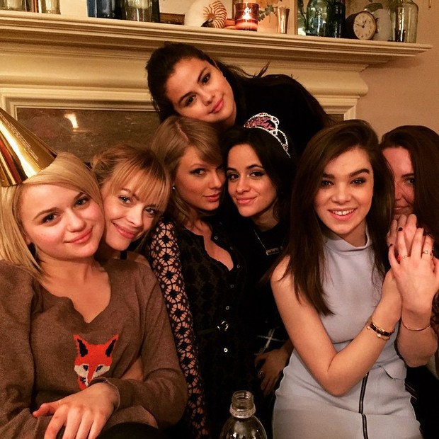 Camila Cabello, do grupo Fifth Harmony, comemora aniversário com amigas como Selena Gomez e Taylor Swift (Foto: Instagram/ Reprodução)