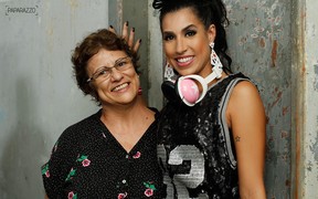 Juliana Dias com a mãe (Foto: Anderson Barros / Paparazzo)
