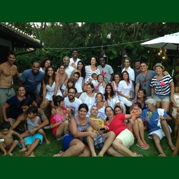 Juliana Paes, Regina Casé, Ivete Sangalo, Gilberto Gil e amigos (Foto: Instagram / Reprodução)