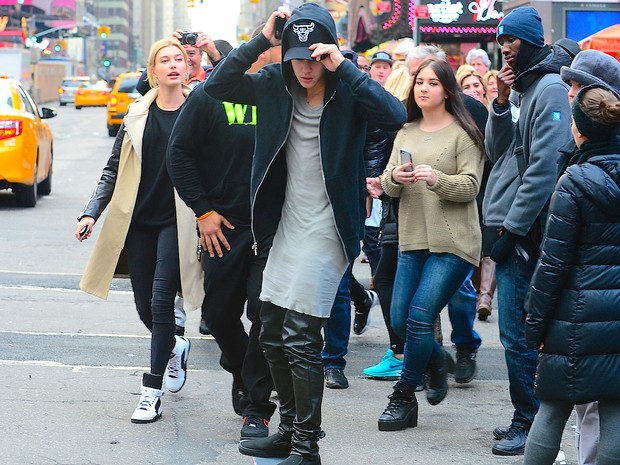 Hailey Baldwin e Justin Bieber em Nova York, nos Estados Unidos (Foto: AKM-GSI/ Agência)