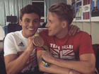 Tom Daley ganha declaração do noivo após conquistar bronze na Rio 2016