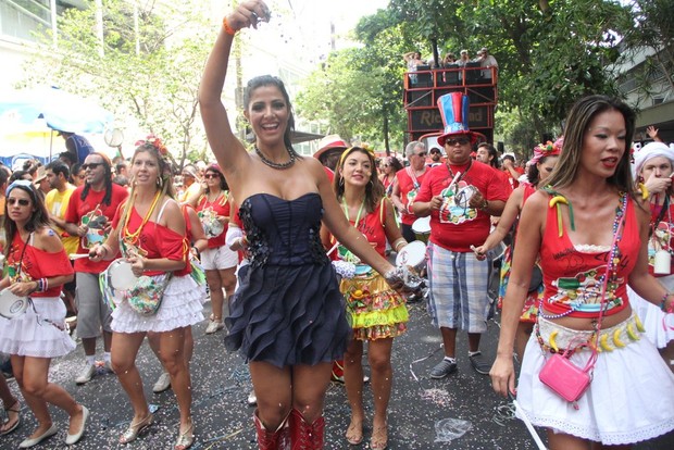 Mari Silvestre na Bateria de um Bloco de Rua no Leblon, RJ (Foto: Rodrigo dos Anjos / AgNews)