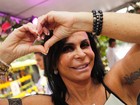 Gretchen anima foliões em bloco de Carnaval em São Paulo