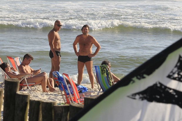 Marcelo Faria na praia da Barra (Foto: Delson Silva / AgNews)
