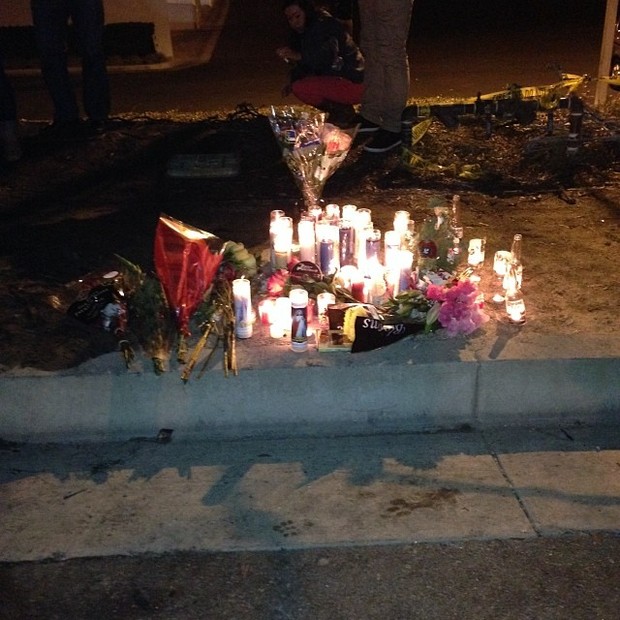 Fãs fazem vigília em local da morte de Paul Walker (Foto: Reprodução/Instagram)