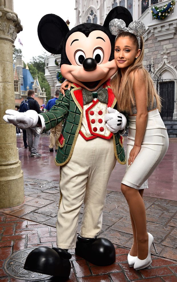 Ariana Grande na Disney, em Orlando (Foto: Grosby Group/Agência)