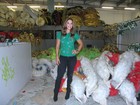 Ivete Sangalo visita barracão da Grande Rio e mostra samba no pé