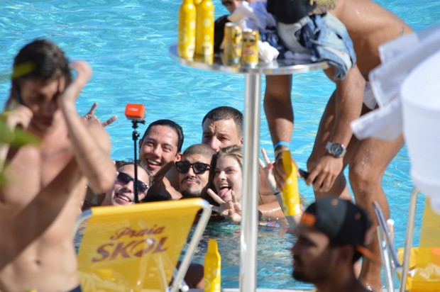Caio Castro na Pool Party da Skol (Foto: Felipe Souto Maior / AgNews)