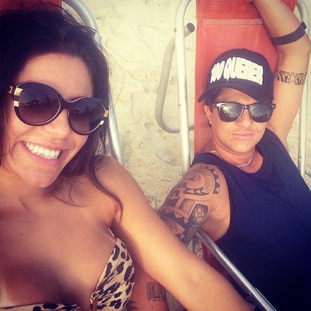 Andressa Ferreira e Thammy Miranda na praia (Foto: Reprodução do Instagram)