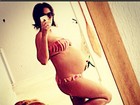 Juliana Knust exibe o barrigão de grávida em selfie