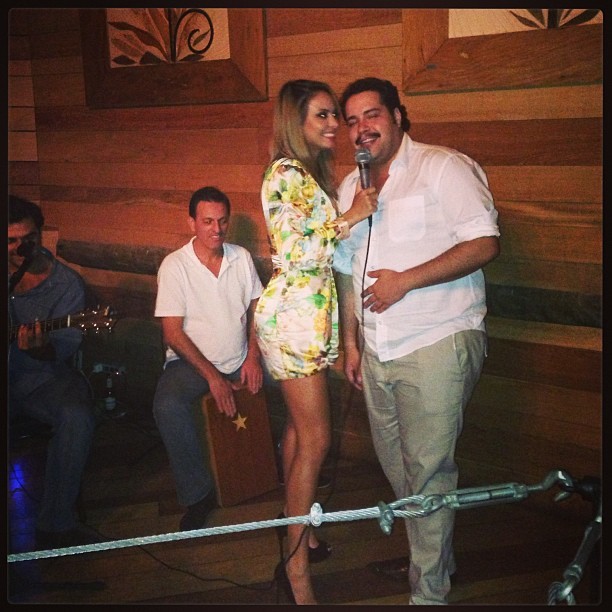 Alinne Rosa e Tiago Abravanel na festa da cantora em São Paulo (Foto: Instagram/ Reprodução)