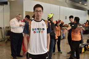 Atleta Goh V Shem, atleta de badminton da Malásia no aeroporto do Galeão (Foto: Roberto Teixeira / Ego)
