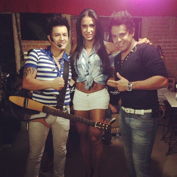 Gracyanne com a dupla sertaneja Talles e Murilo em show em Macaé, no estado do Rio (Foto: Instagram/ Reprodução)