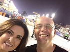 Fátima Bernardes e Alex Escobar fazem selfie na Sapucaí