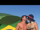 Laura Keller posa de biquíni e mostra corpão no festival Coachella
