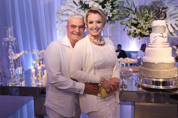 Alessandra Scatena com o marido  (Foto: Claudio Augusto/Brazil News)