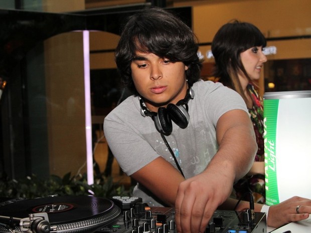 Igor, filho de Zeze di Camargo, se apresenta como DJ (Foto: Thiago Duran/AgNews)