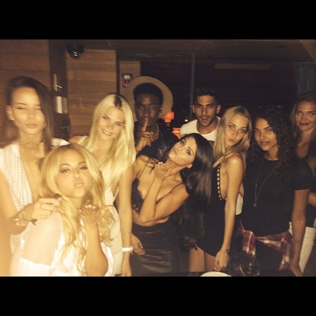 Selena Gomez se diverte com amigos em Nova York, nos Estados Unidos (Foto: Instagram/ Reprodução)