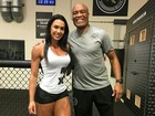 Gracy Barbosa treina em academia de Anderson Silva e tieta lutador