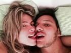 Fani posta foto em clima de romance na cama: 'Safadinha'