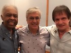Roberto Carlos recebe Gilberto Gil e Caetano Veloso em ensaio de especial