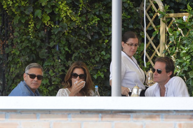 George Clooney e Cindy Crawford (Foto: AFP)