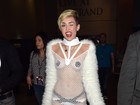 Miley Cyrus aparece seminua em festival nos Estados Unidos