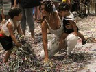 Juliana Paes curte festinha de carnaval com os dois filhos