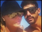 Viviane Araújo posa com namorado na praia: 'Hoje resolvi fazer algo diferente'