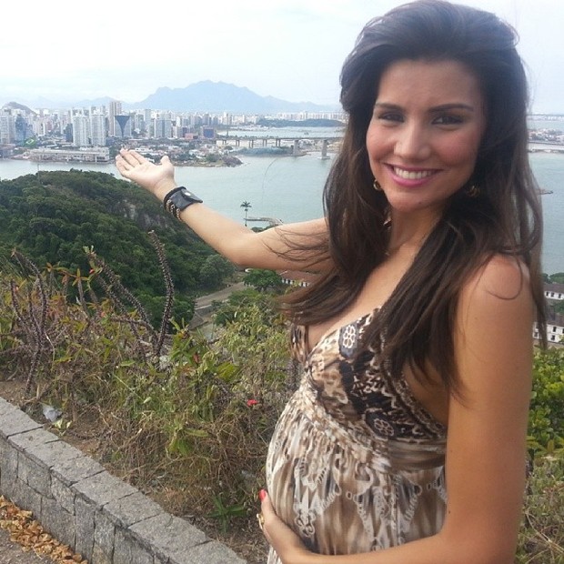 Ex-BBB Mariana Felício desfila em Vila Velha, no Espírito Santo (Foto: Instagram/ Reprodução)