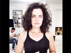 Ana Paula Arósio reaparece e vai a salão de amigo para cortar cabelo