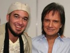 Roberto Carlos posta foto com Alexandre Pessoal, filho de Erasmo