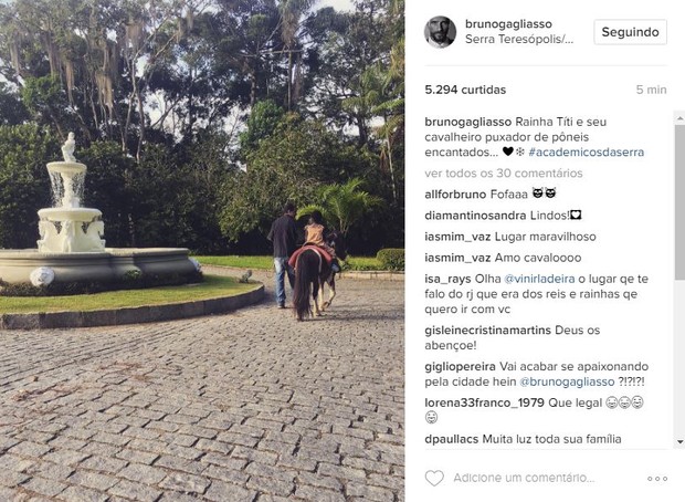 Bruno Gagliasso mostra Titi andando a cavalo e acaba escorregando no português na hora da legenda - em vez de cavaleiro, ele escreveu cavalheiro (Foto: Reprodução/Instagram)