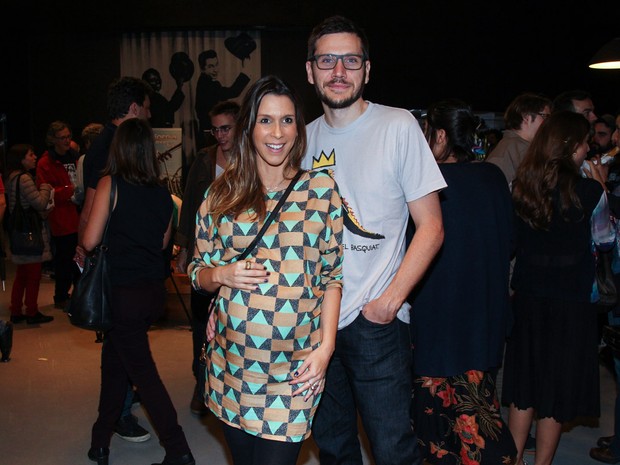 Grávida, Sarah Oliveira e o marido, Thiago Lopes, em pré-estreia de filme em São Paulo (Foto: Manuela Scarpa/ Brazil News)