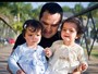 Luciano posta foto das filhas gêmeas no Dia dos Pais