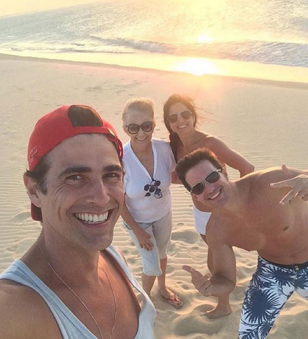 Reynaldo Gianecchini com amigos (Foto: Reprodução/Instagram)