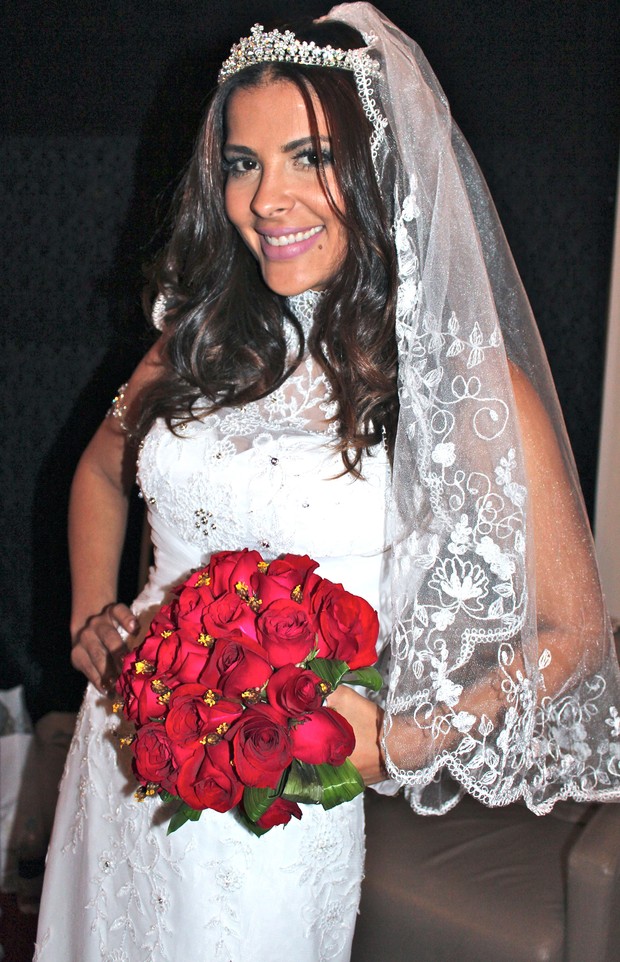 Gyselle Soares posa de noiva (Foto: José Souza / Divulgação)