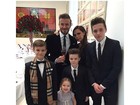 Família reunida! David Beckham e Victoria posam com os filhos