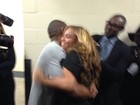 Beyoncé ganha abraço de Jay-Z após show no Super Bowl