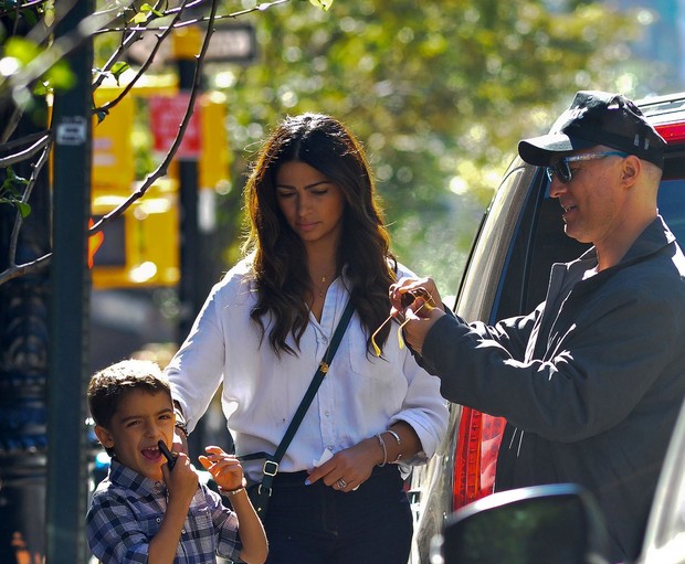 Matthew McConaughey e Camila Alves passeiam em NY (Foto: AKM-GSI)