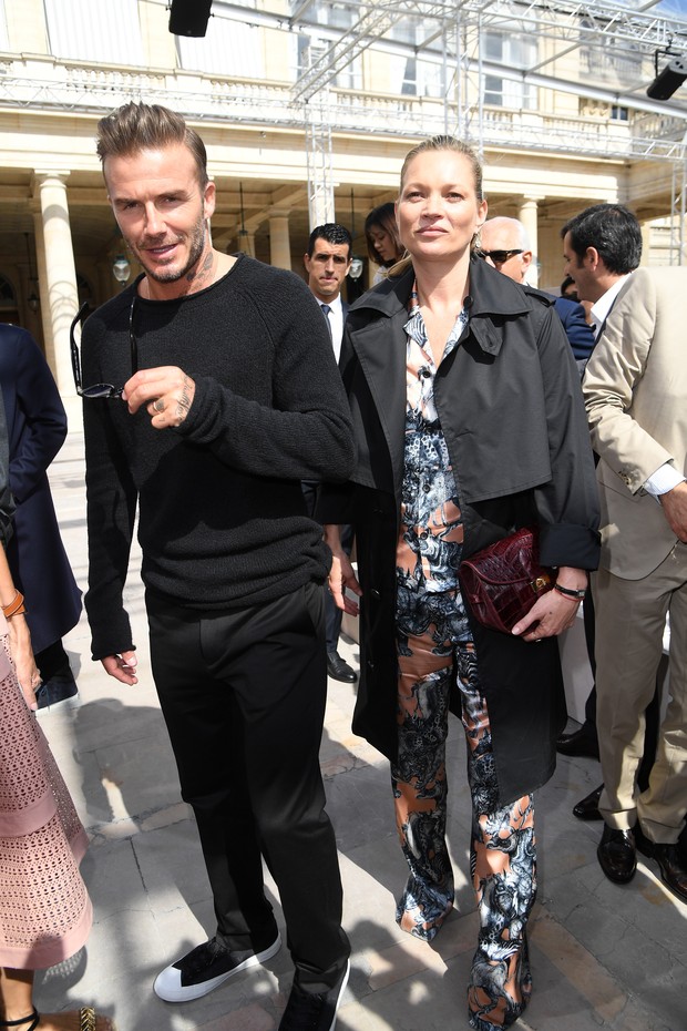 David Beckham e Kate Moss vão ao desfile da Louis Vuitoon, em Paris, na França (Foto: Getty Images)