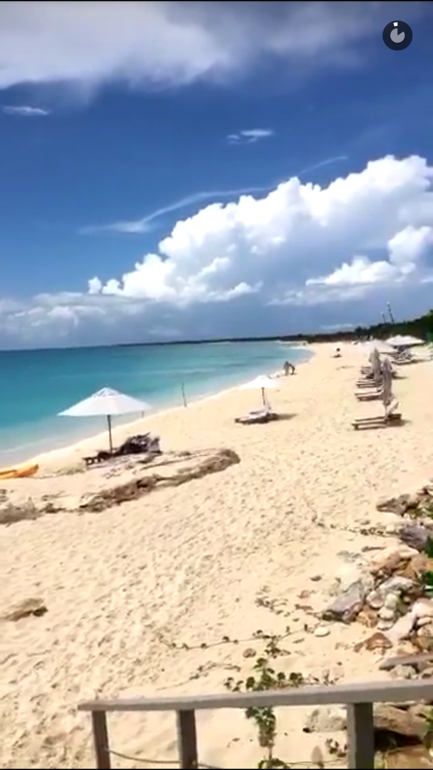Pally Siqueira mostra praia privativa do resort em que está hospedada (Foto: Reprodução/Snapchat)
