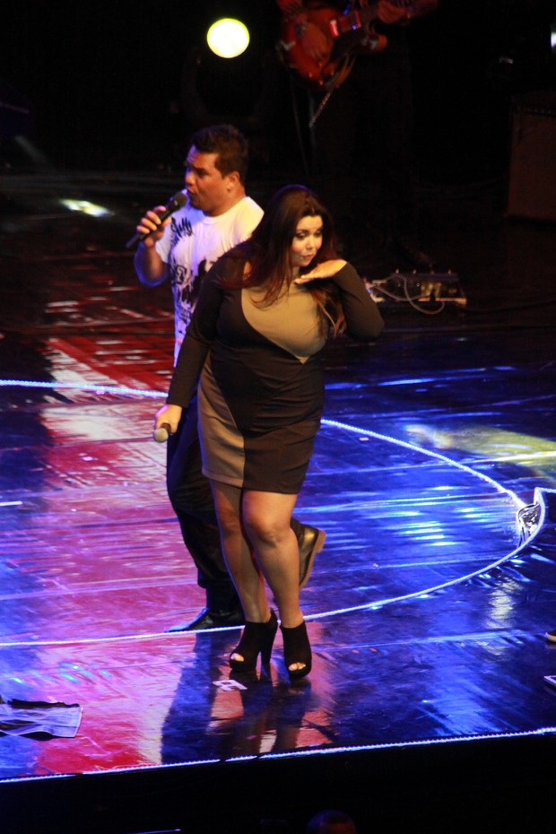 Fabiana Karla subiu ao palco (Foto: Graça Paes/Photorionews)
