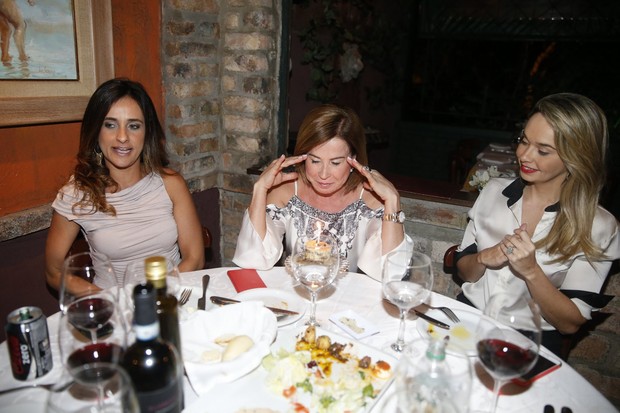 Zilu Godoi comemmora aniversário em restaurante na Zona Oeste do Rio (Foto: Ag. News)