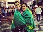 Flávia Alessandra leva a filha para protestos no Rio