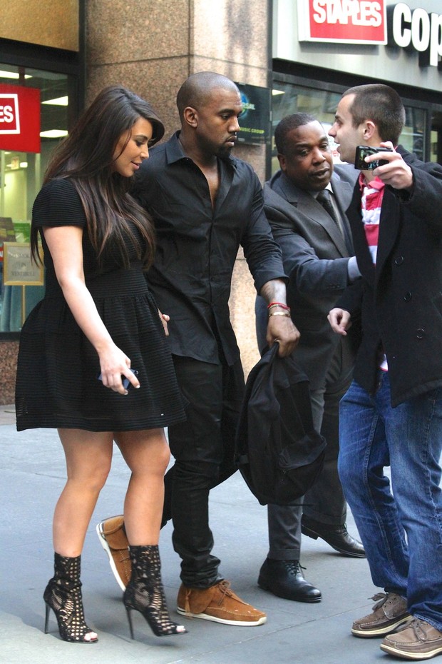 Kim Kardashian e Kanye West em Nova York, nos Estados Unidos (Foto: Splash News/ Agência)