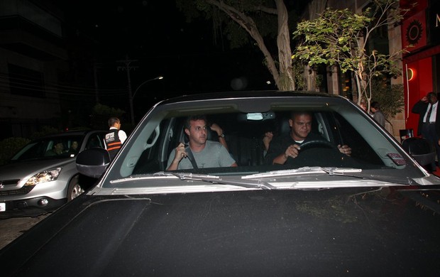 Eles foram embora no mesmo carro (Foto: Delson Silva / AgNews)