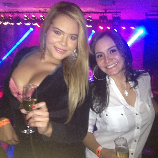 Geisy Arruda com amiga em boate em São Paulo (Foto: Instagram/ Reprodução)