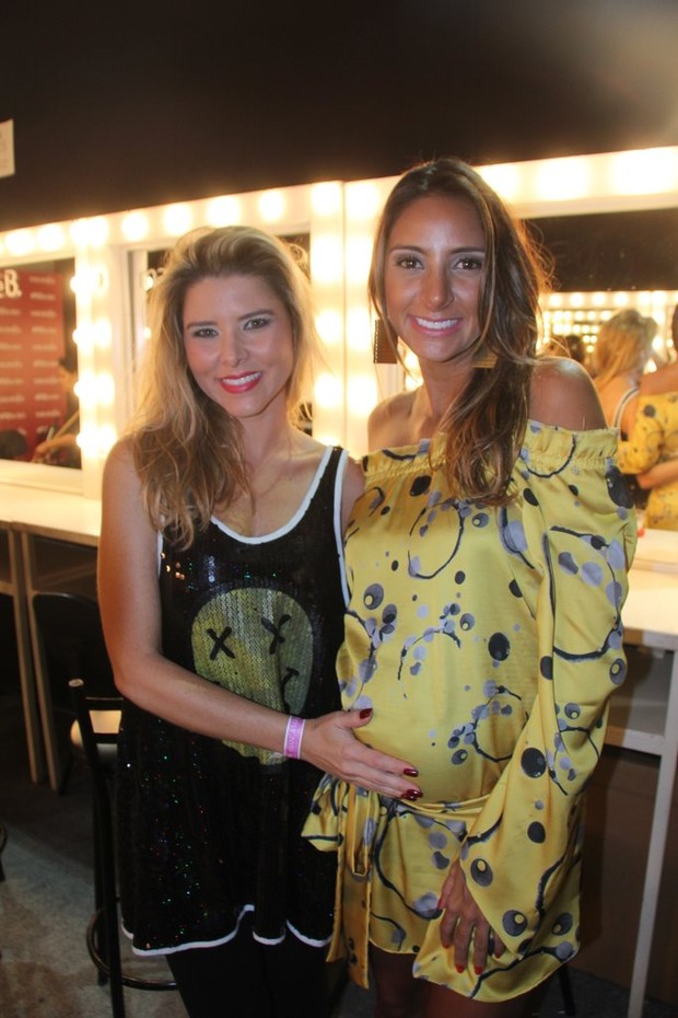 Flávia Sampaio e Bianca Marques no Fashion Rio (Foto: Roberto Teixeira / EGO)