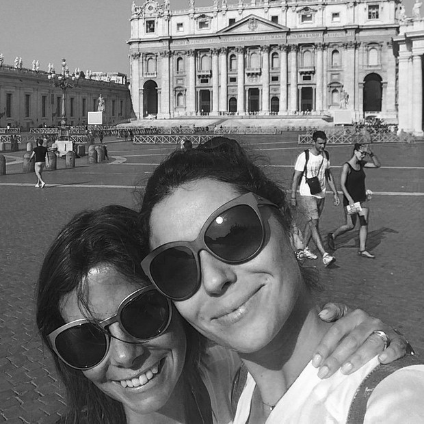 Giovanna Antonelli com amiga em Roma, na Itália (Foto: Instagram/ Reprodução)